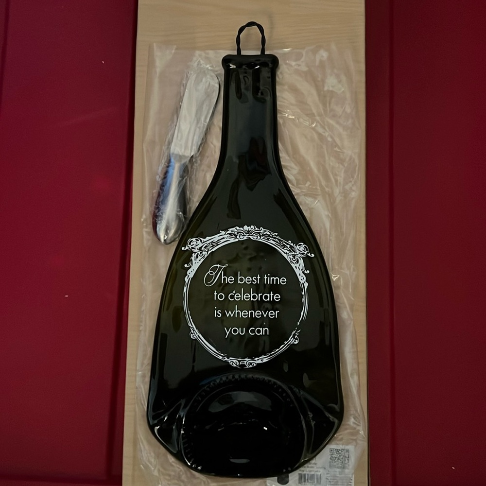 Wine serving tray and spreader by Pavillion